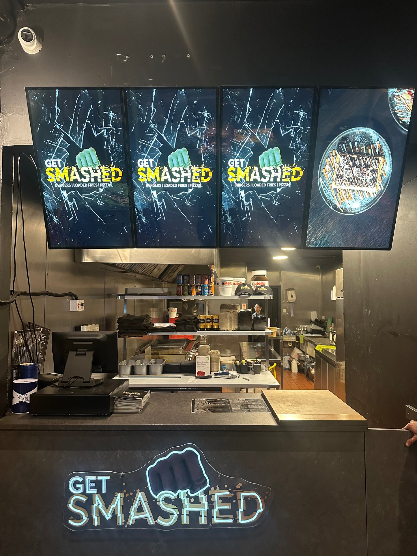 Silver 32 Inch Shop Fit Out Package | 4 x Wall Mounted 32 Inch Digital Marketing Signage